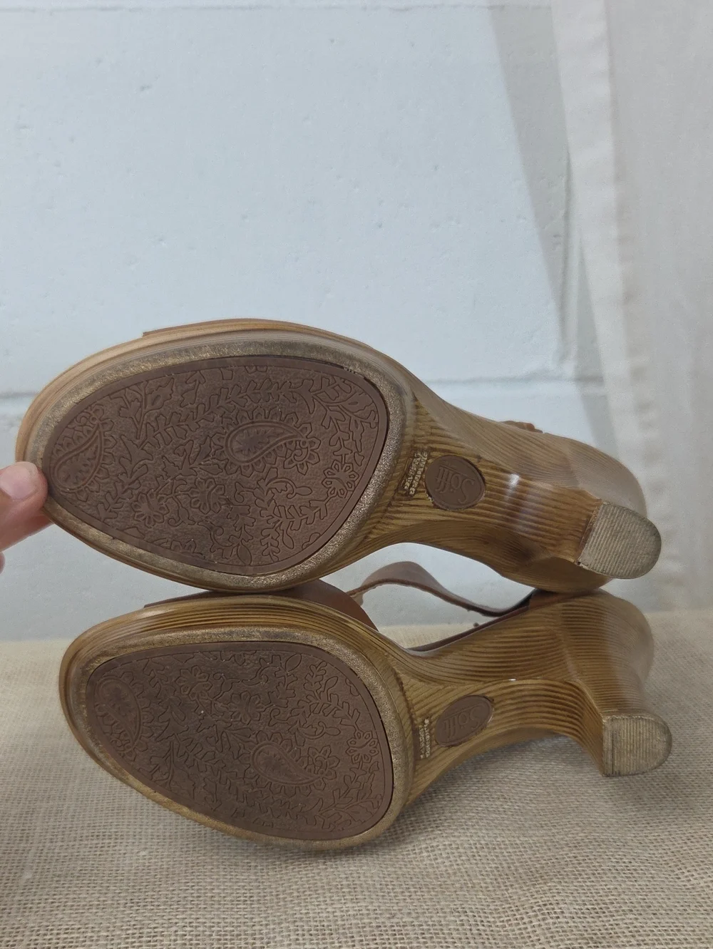 Sofft Dabney T-Strap Open Toe Leather Platform Sandal Sz6